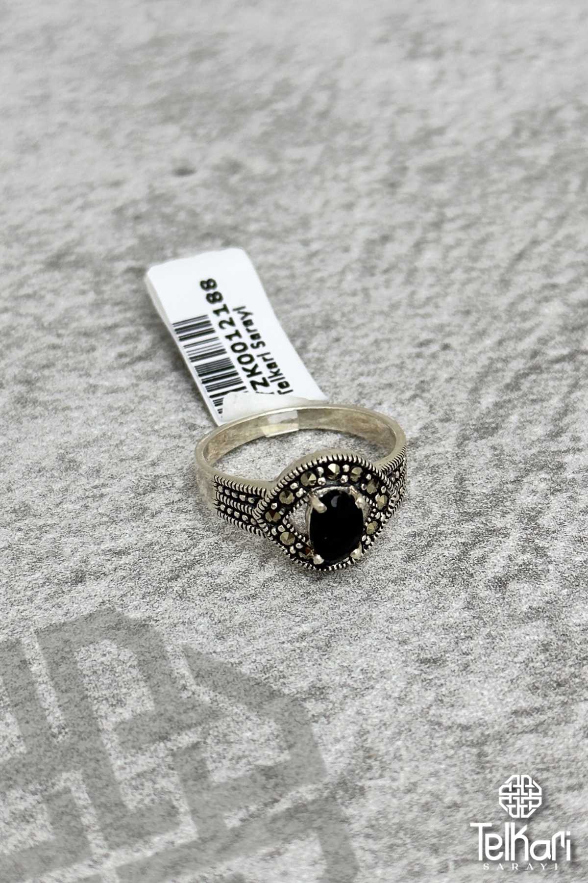 Küçük Oval Model Onix Taşlı Gümüş Markazit Yüzük