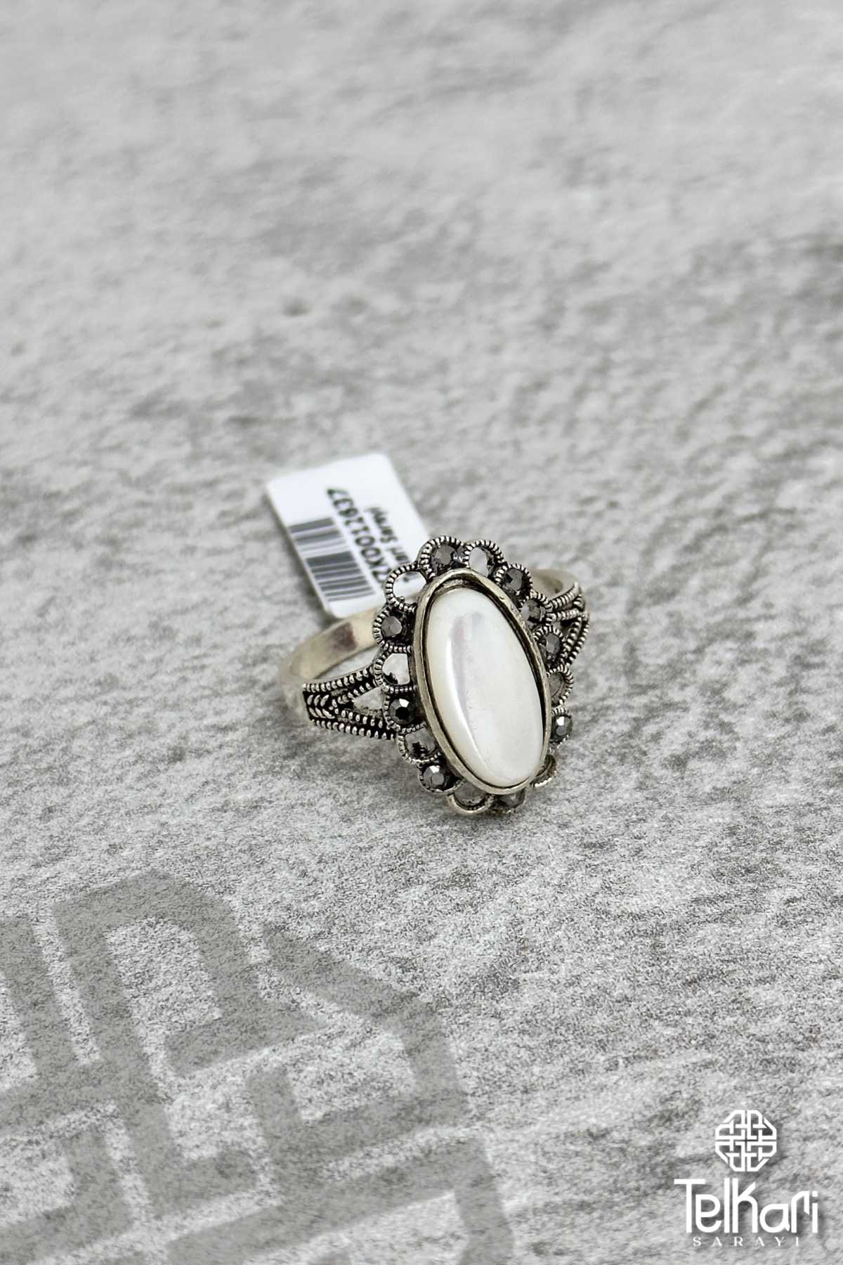 Oval Model Sedef Taşlı Gümüş Markazit Yüzük