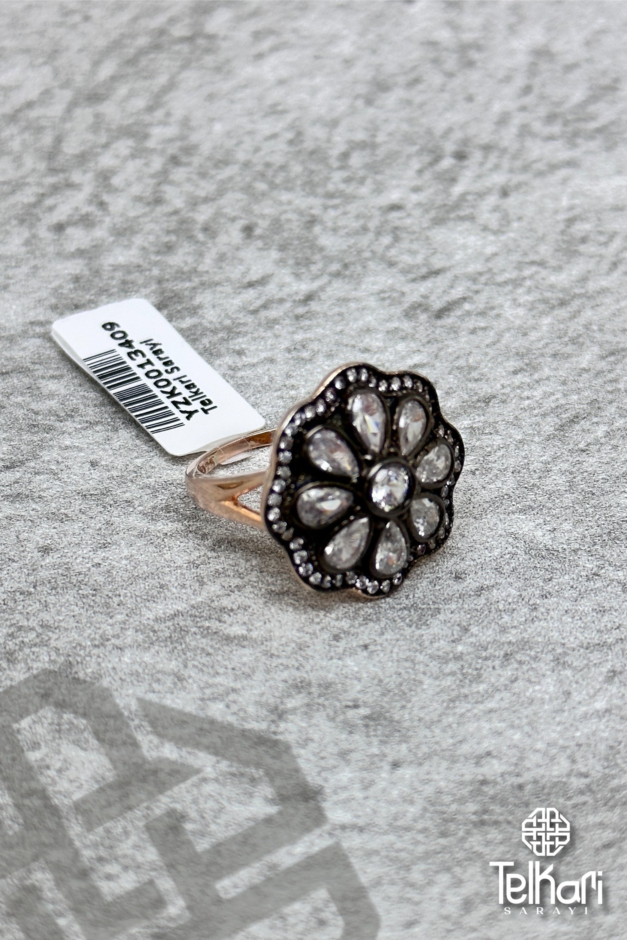 Elmas Montörlü Gümüş Yüzük