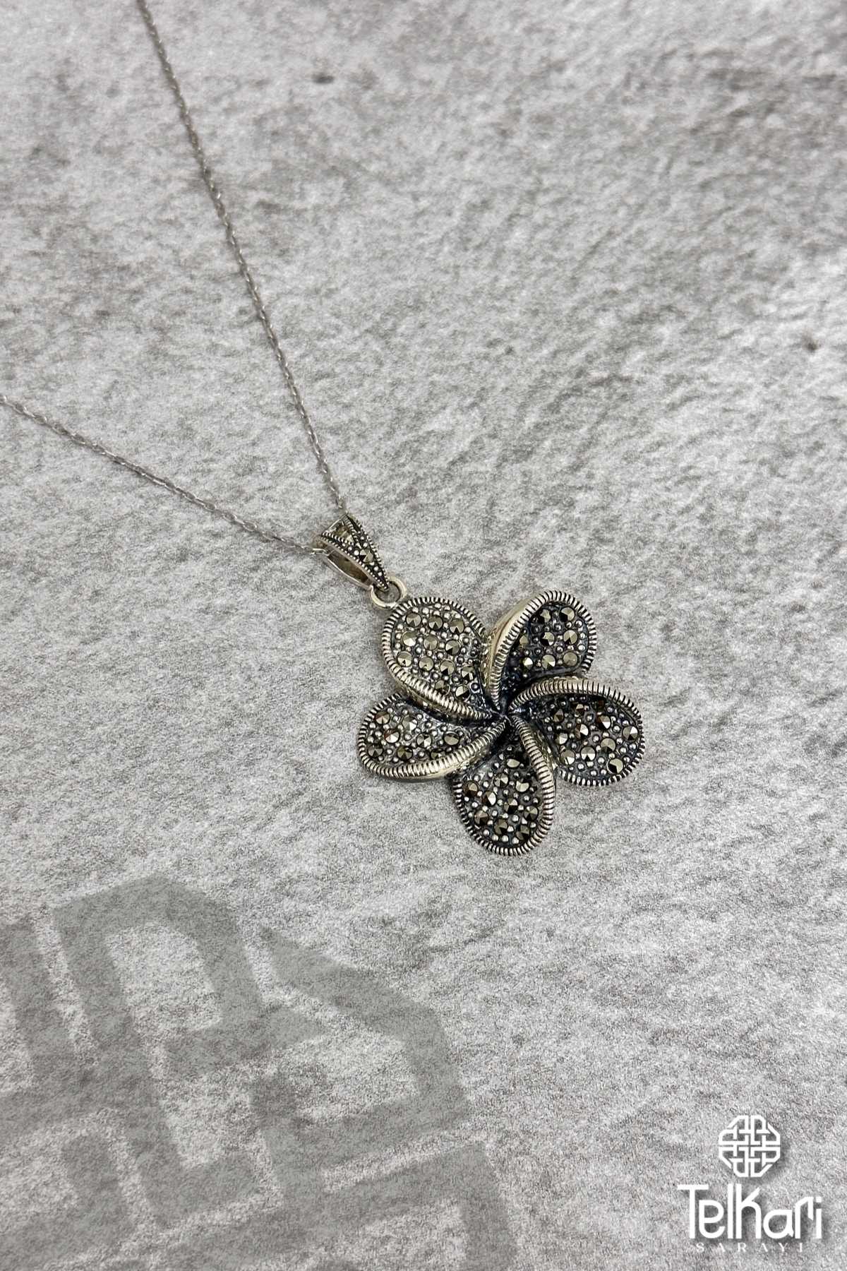 Çiçek Model Gümüş Markazit Kolye