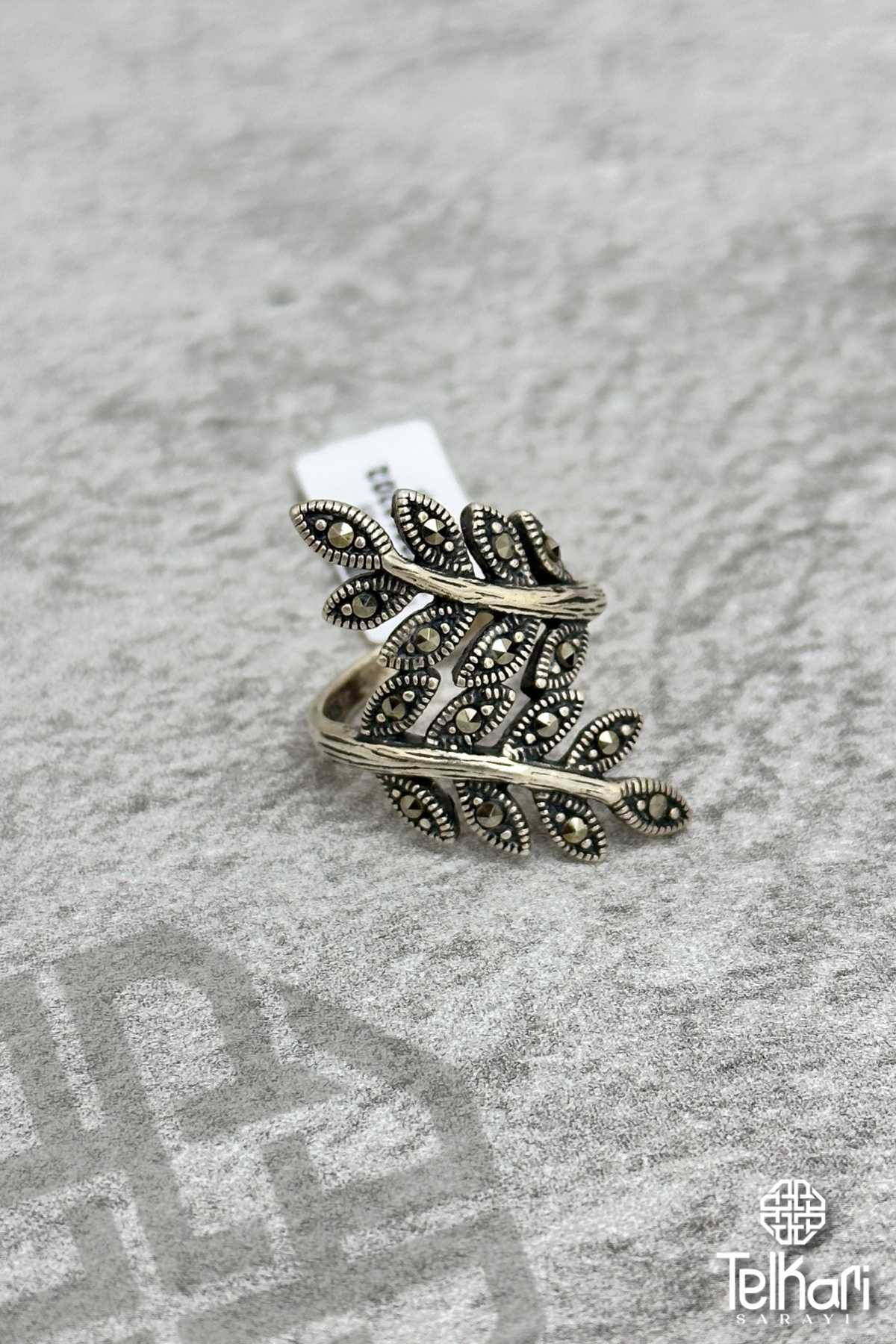 Yaprak Detaylı Taşlı Gümüş Markazit Yüzük