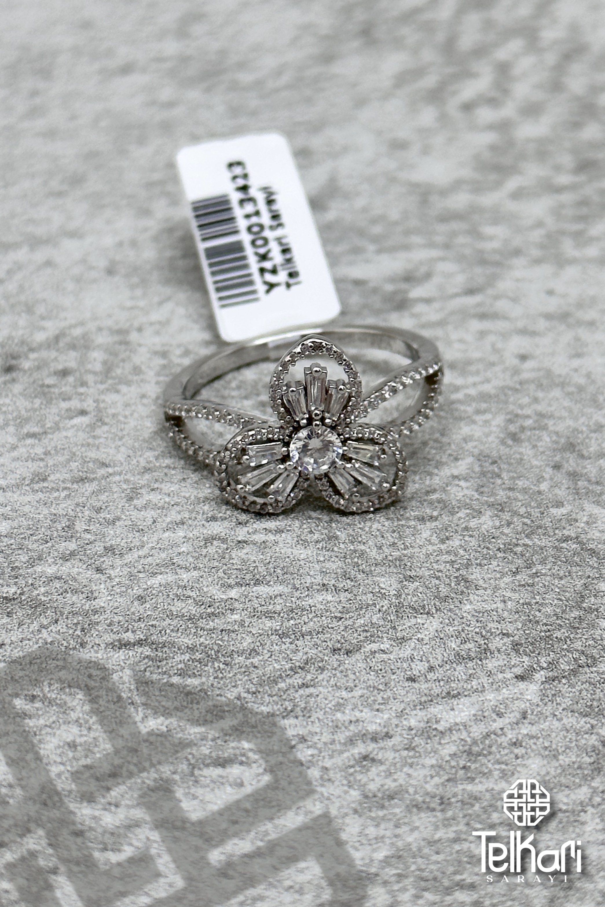 Yaprak Montörlü Özel Seri Gümüş Yüzük