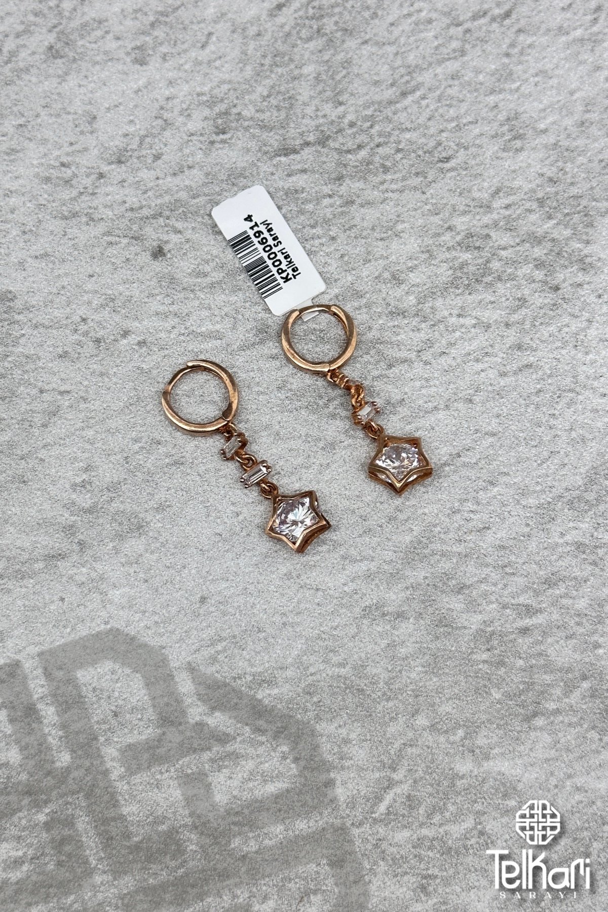 Yıldız Model Taş Sallantılı Gümüş Küpe