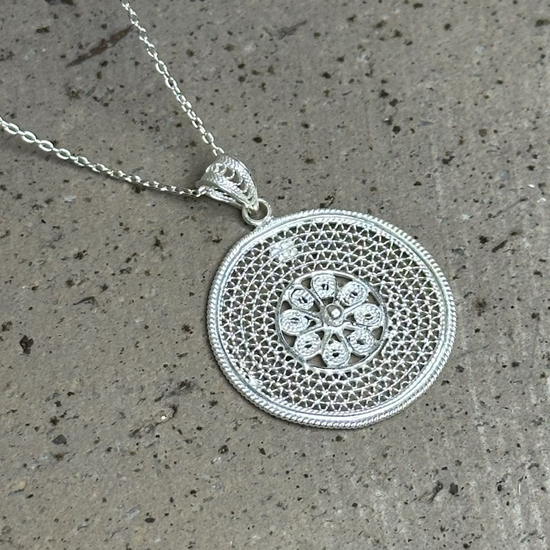 Çiçek Motifli Telkari Kolye