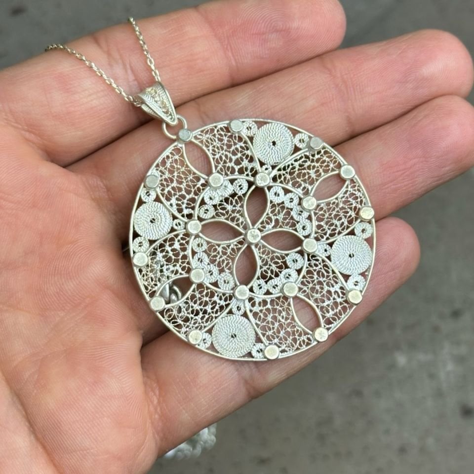 Yuvarlak Çiçek Motifli Telkari Kolye