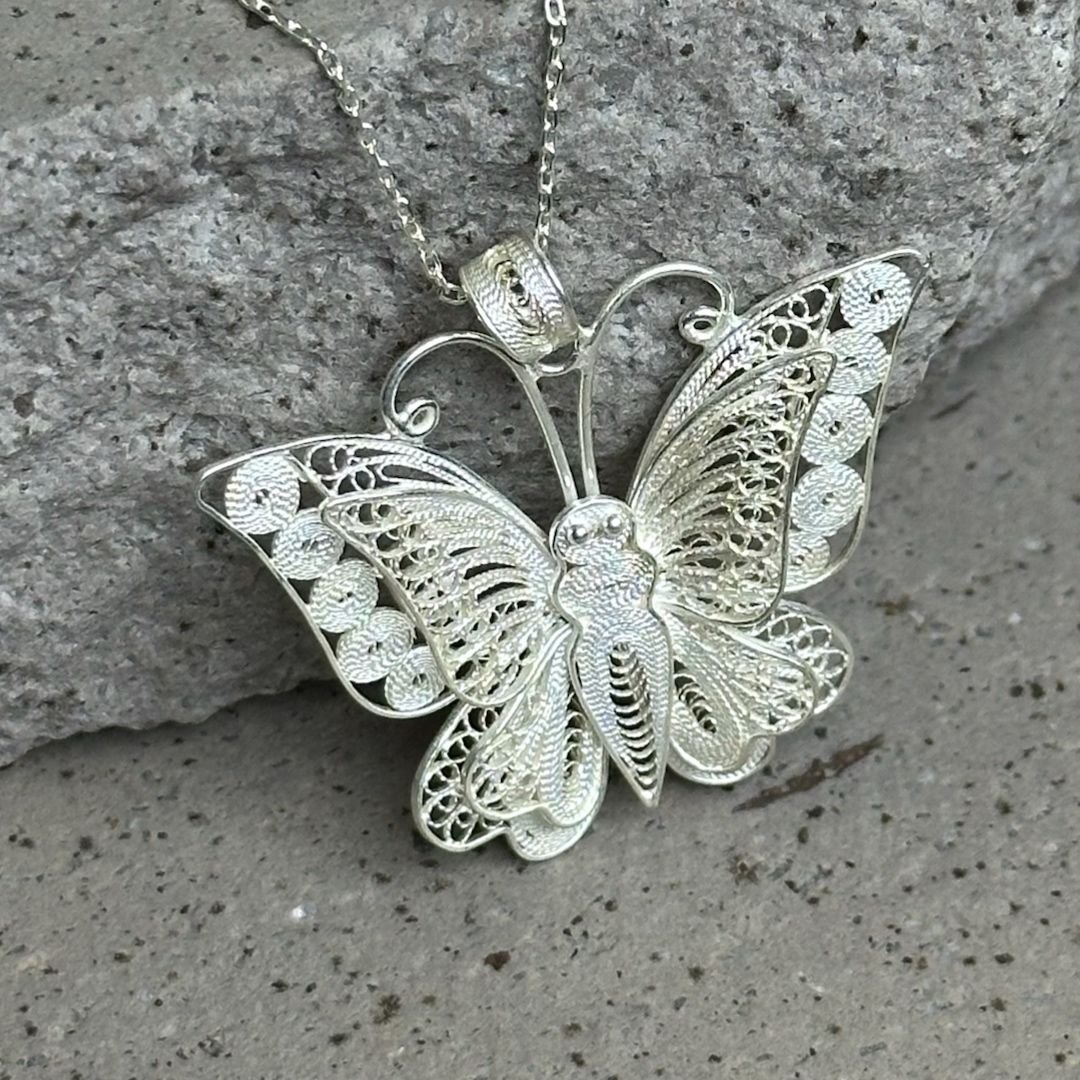 İnce İşçilikli Kelebek Tasarımlı Telkari Gümüş Kolye