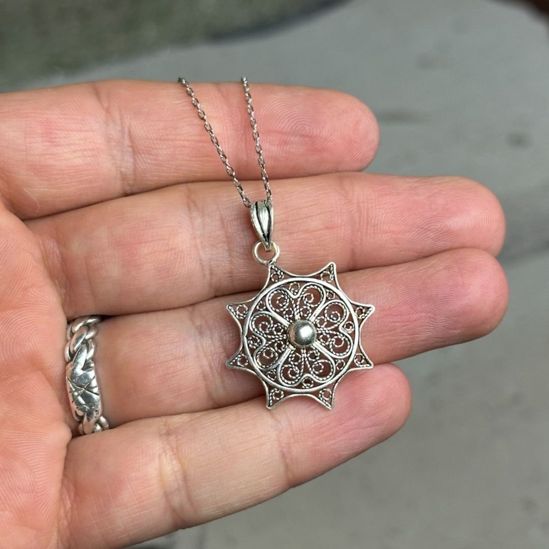 Nergis Çiçeği Desenli Oksitli Telkari Gümüş Kolye