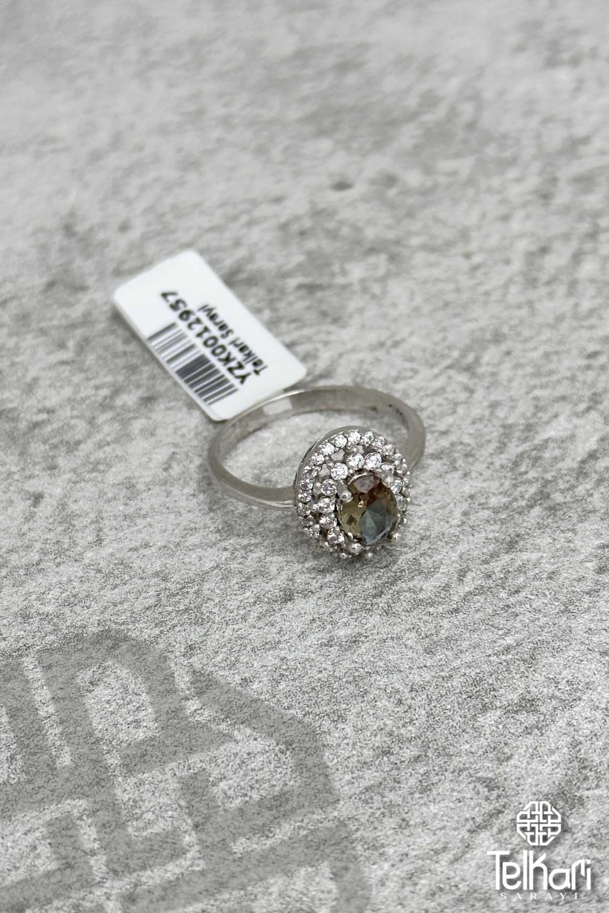 Küçük Boy Oval Model Renk Değiştiren Sultan Taşlı Gümüş Yüzük