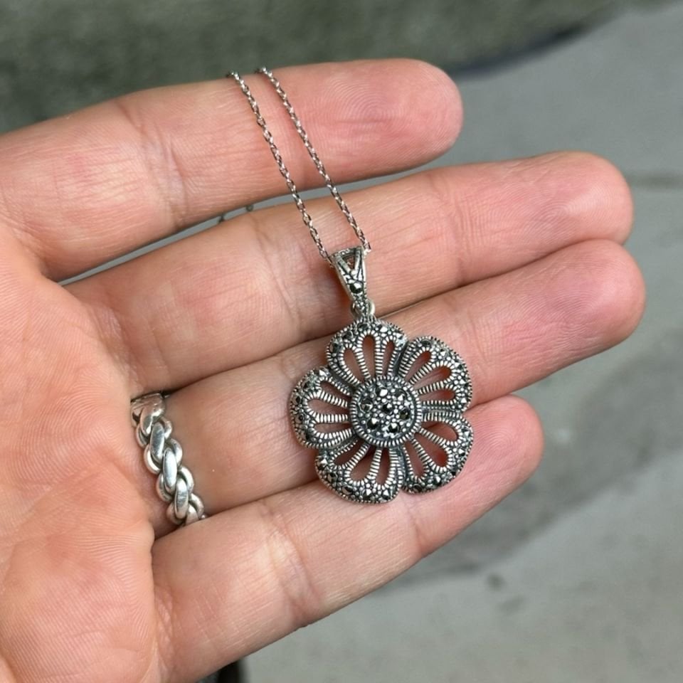 Papatya Model Markazit Gümüş Kolye