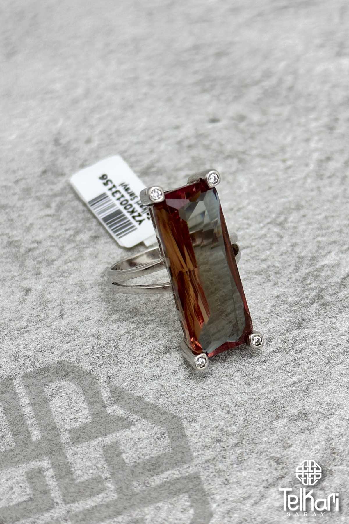 Uzun Dikdörtgen Kesim Renk Değiştiren Sultan Taşlı Gümüş Yüzük