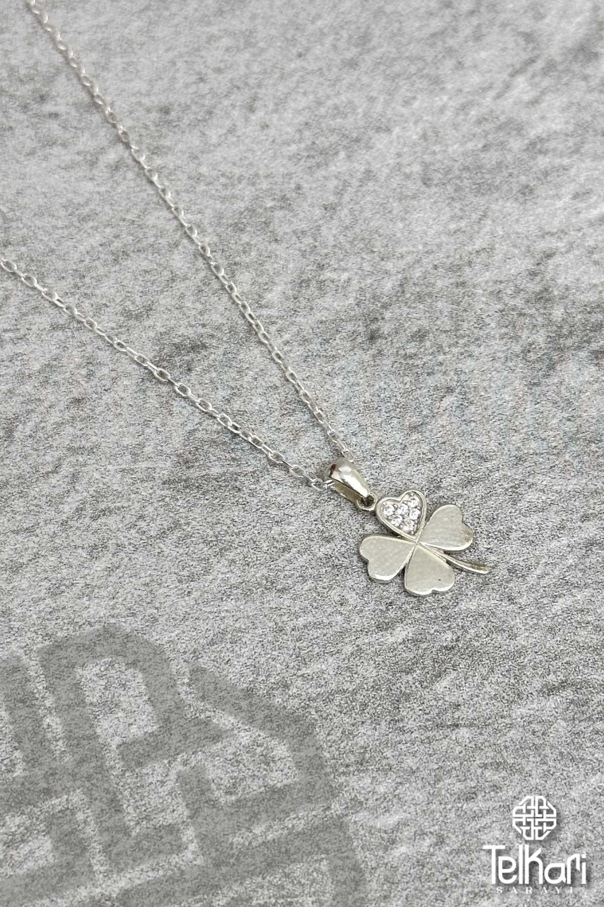 Yonca Model Taşlı Gümüş Kolye