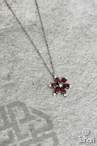 Çiçek Model Taşlı Gümüş Kolye