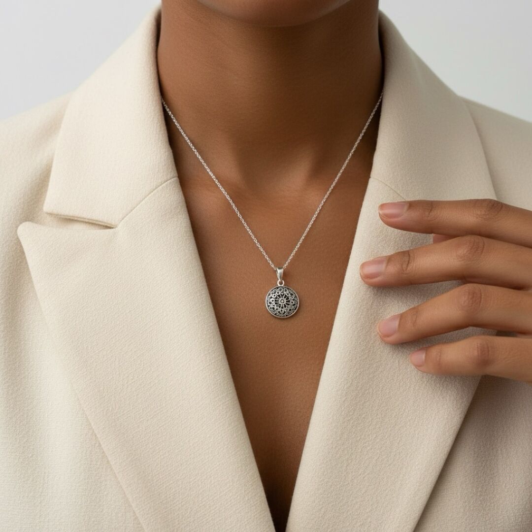 Anadolu Motifli Siyah Mineli Gümüş Kolye