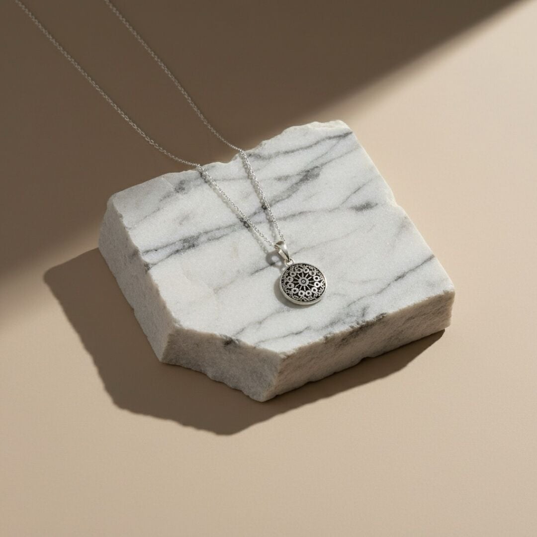 Anadolu Motifli Siyah Mineli Gümüş Kolye