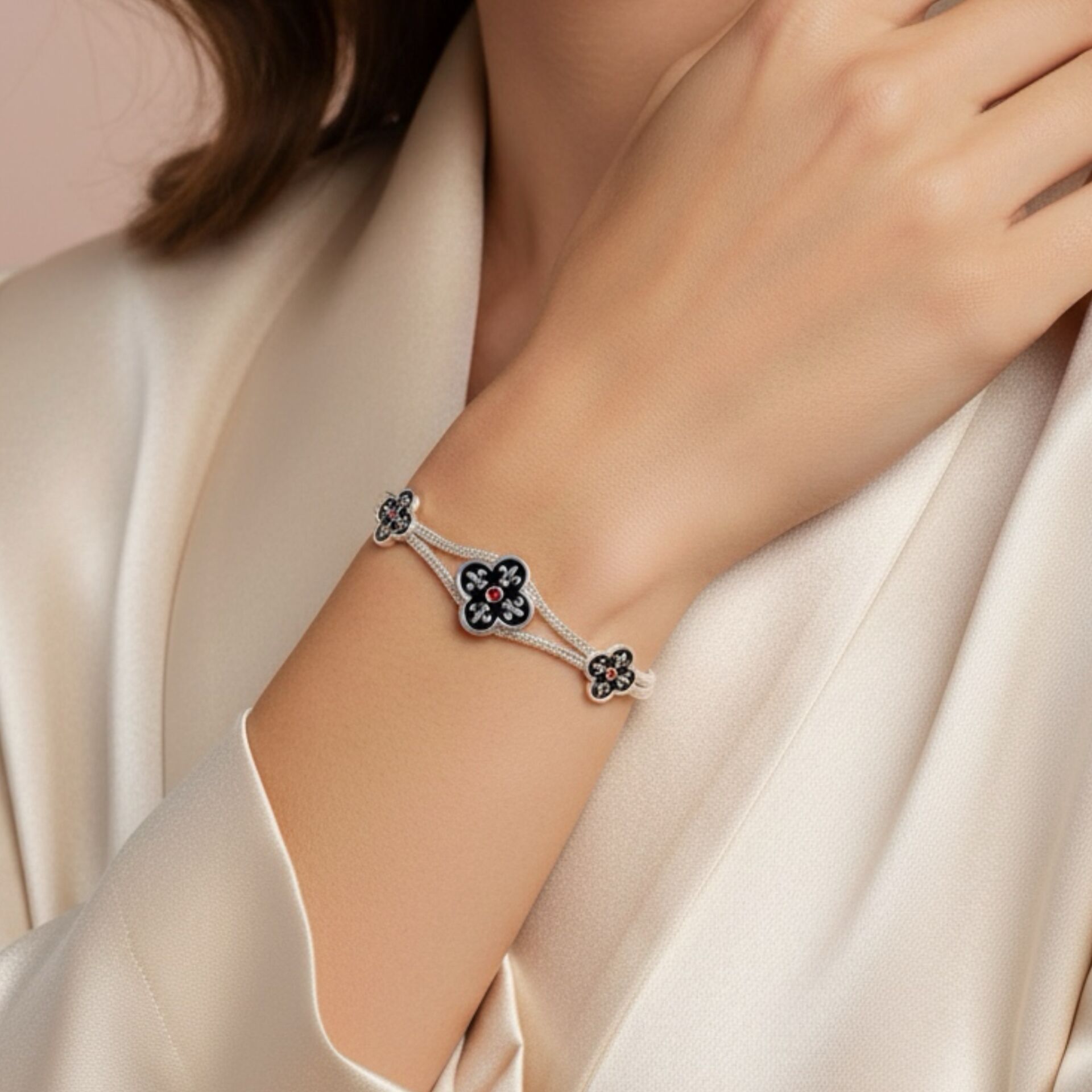 Yonca Model Mineli Midyat Hasırı Kadın Gümüş Bileklik