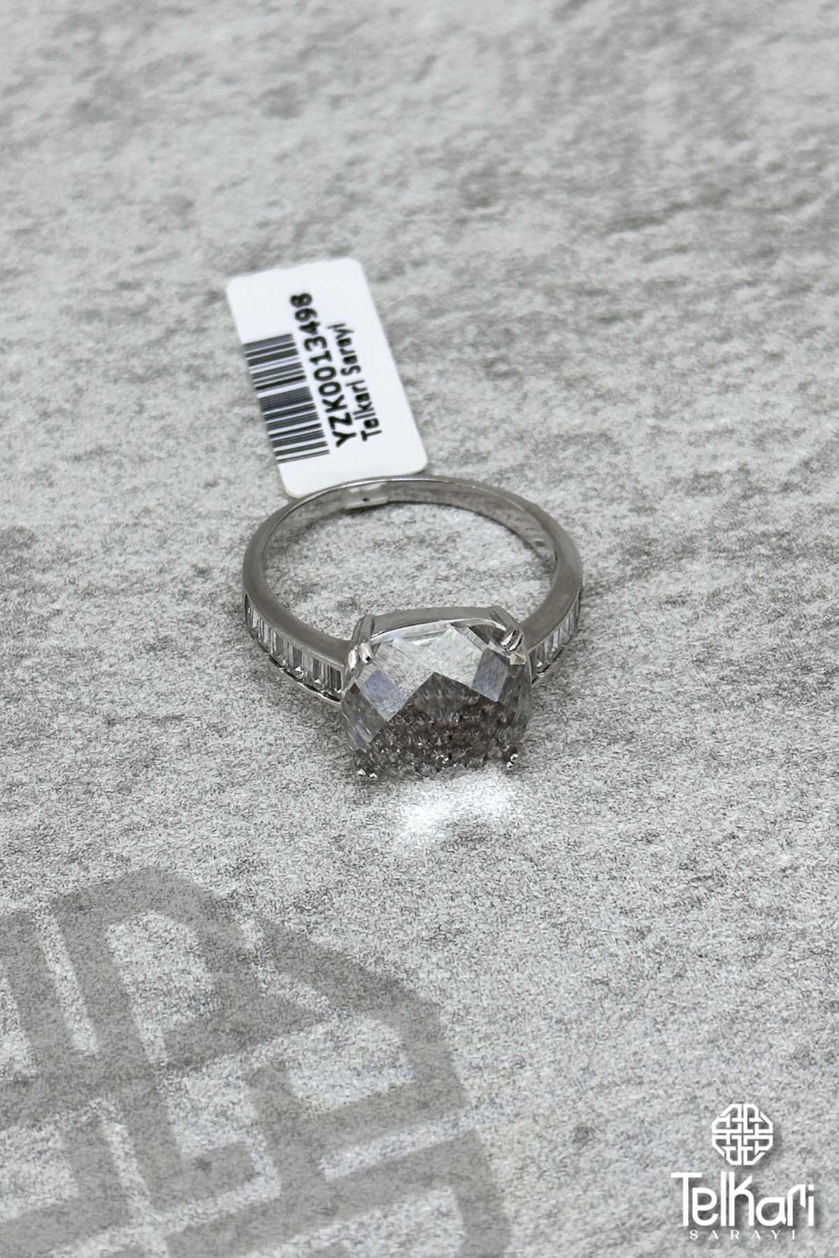 Göz Kamaştırıcı Tek Taş Model Gümüş Yüzük