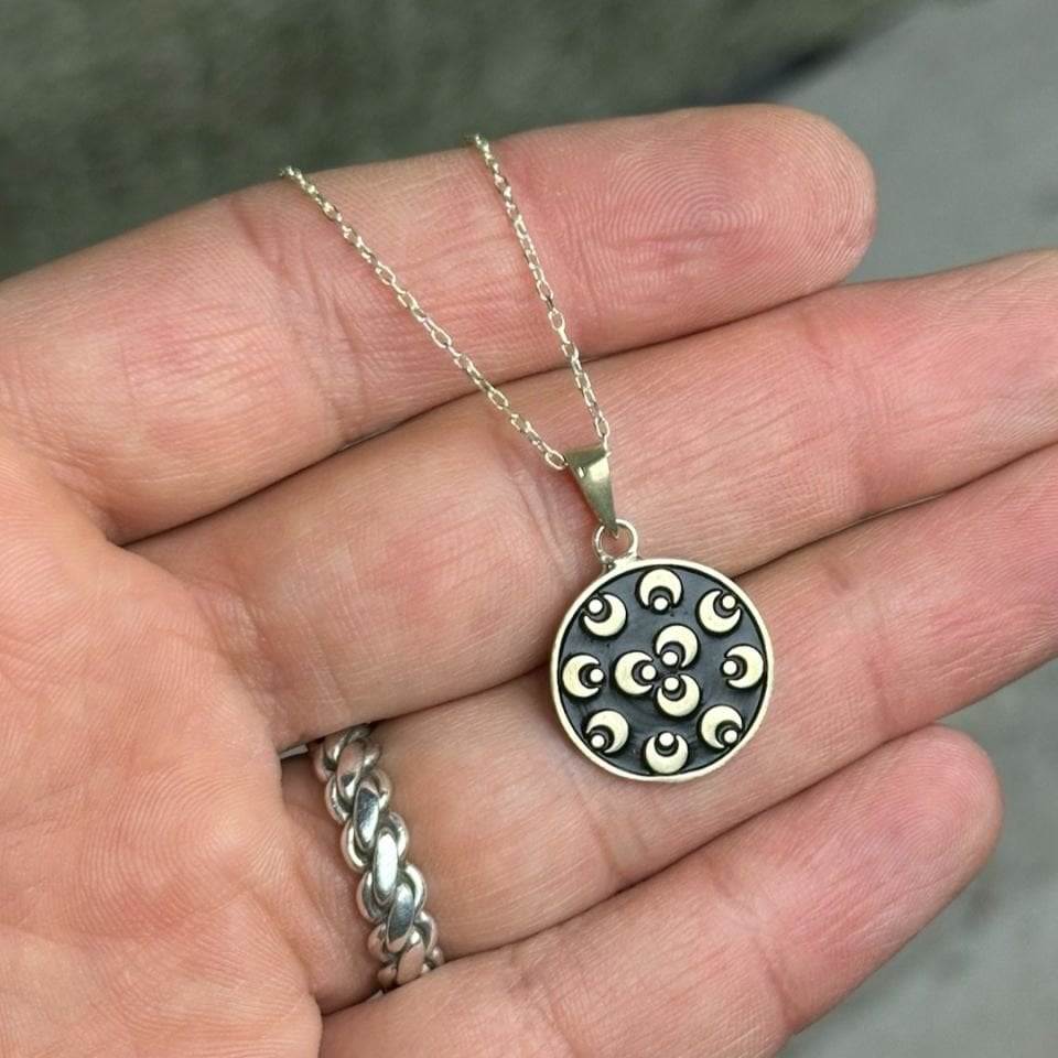 Çiçek Desenli Midyat Hasırı Gümüş Kolye