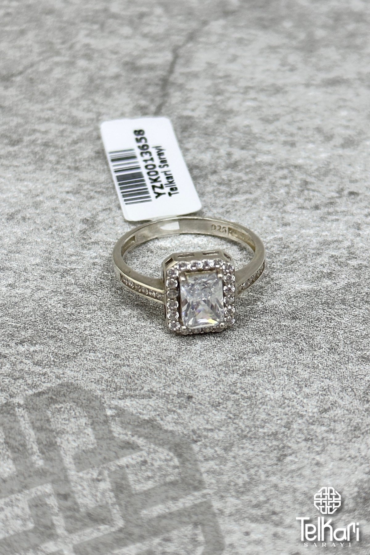 Kare Model Baget Taşlı Gümüş Yüzük