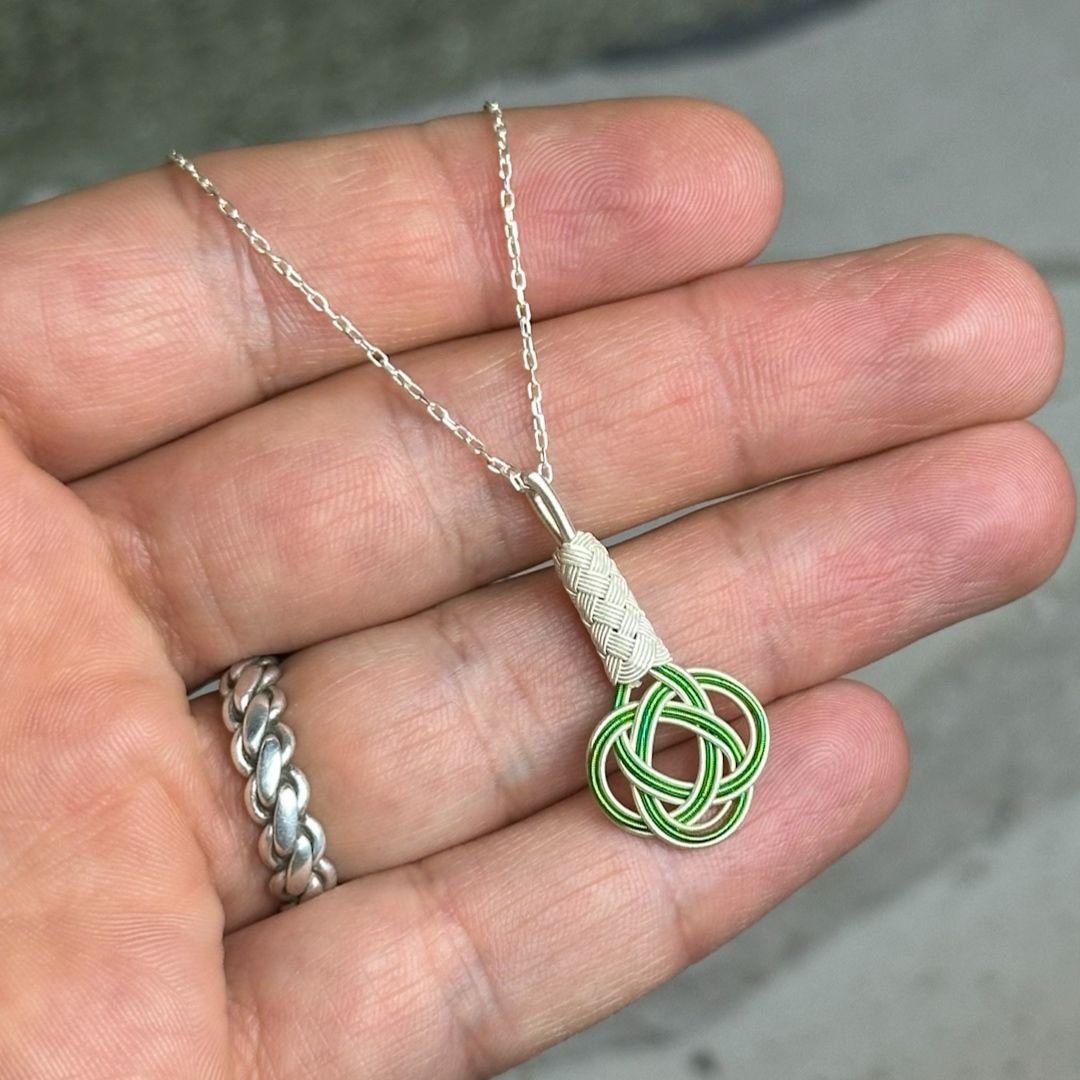 Aşk Düğümü 1000 Ayar Yeşil Beyaz Renk Kazaziye Gümüş Kolye