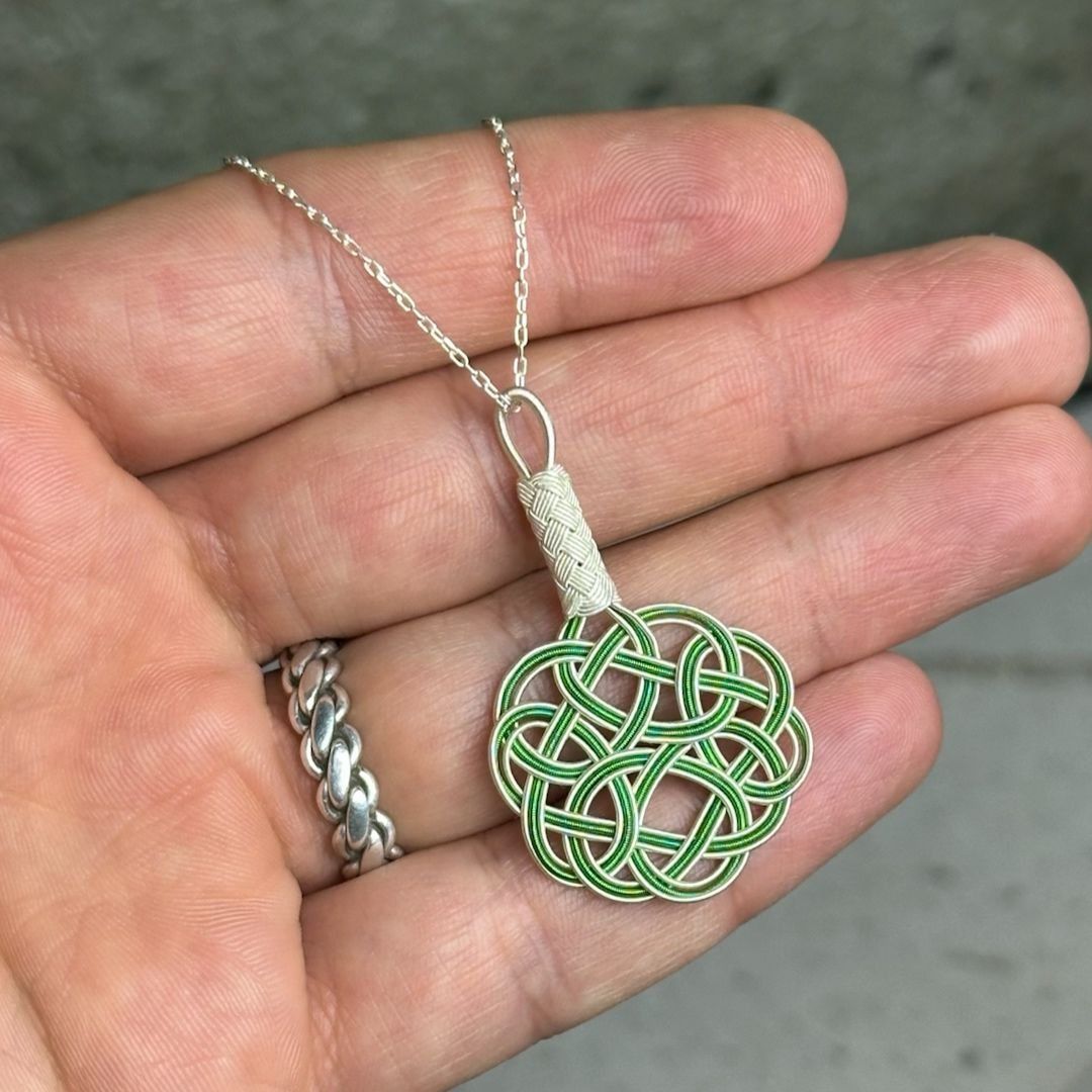 Yeşil Beyaz Aşk Düğümü 1000 Ayar Kazaziye Gümüş Kolye
