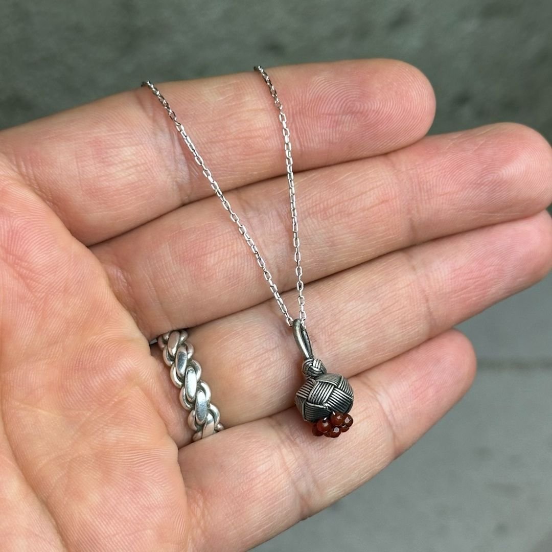 Ucu Topçuk Çiçek Tasarımlı 1000 Ayar Kazaziye Gümüş Kolye