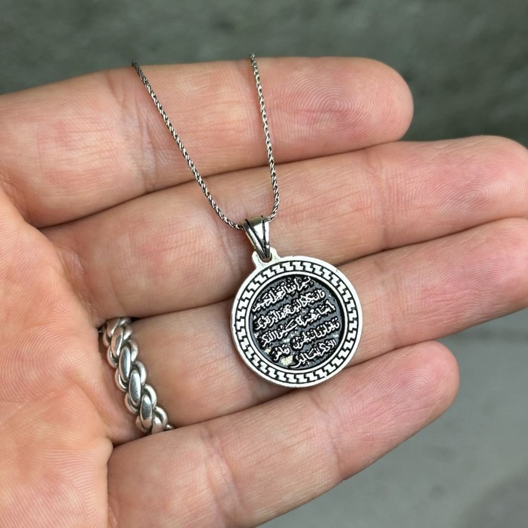 Yuvarlak Dualı Gümüş Kolye