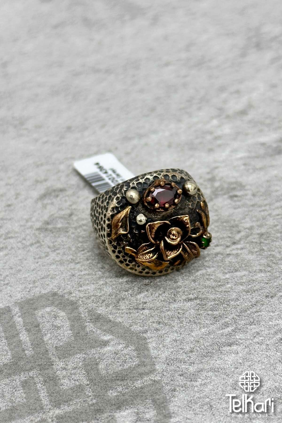 Kök Yakut Taşlı Çiçek Desenli Otantik Gümüş Yüzük