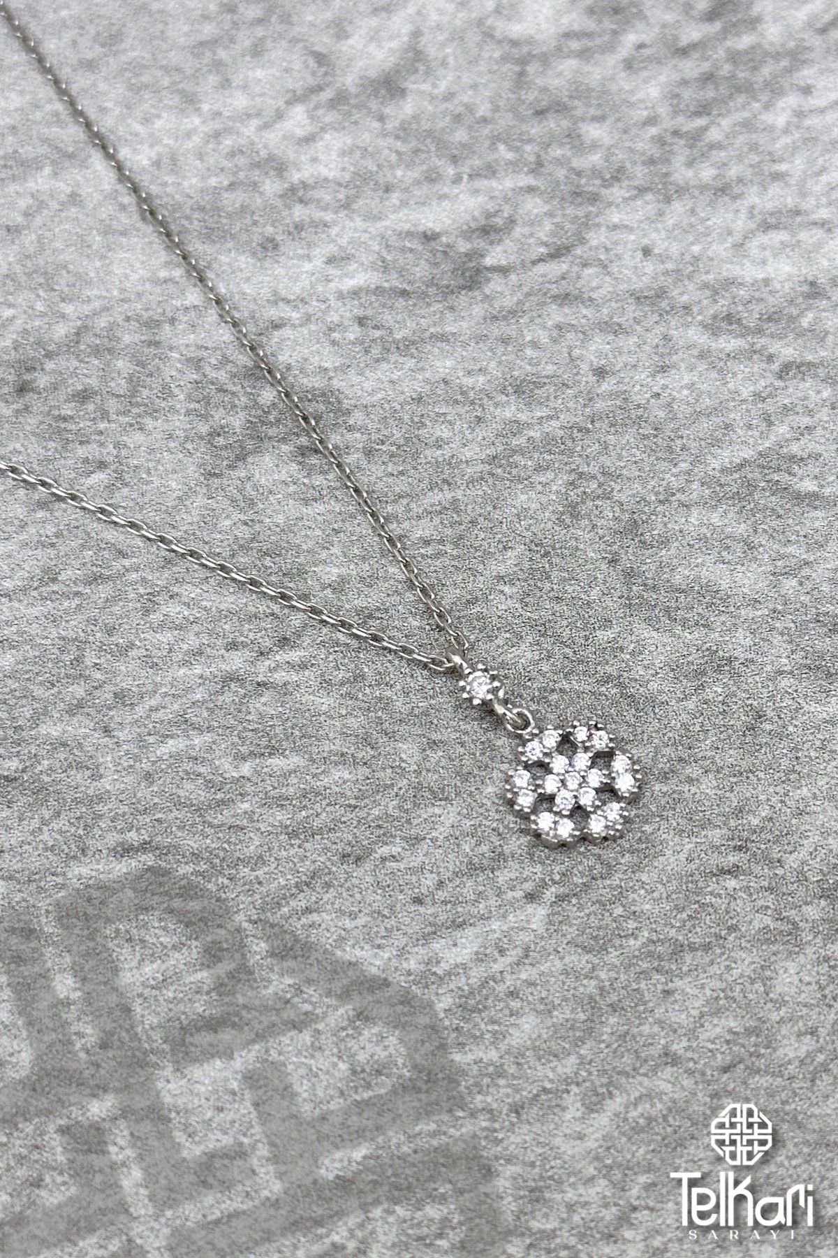 Kar Tanesi Gümüş Kolye
