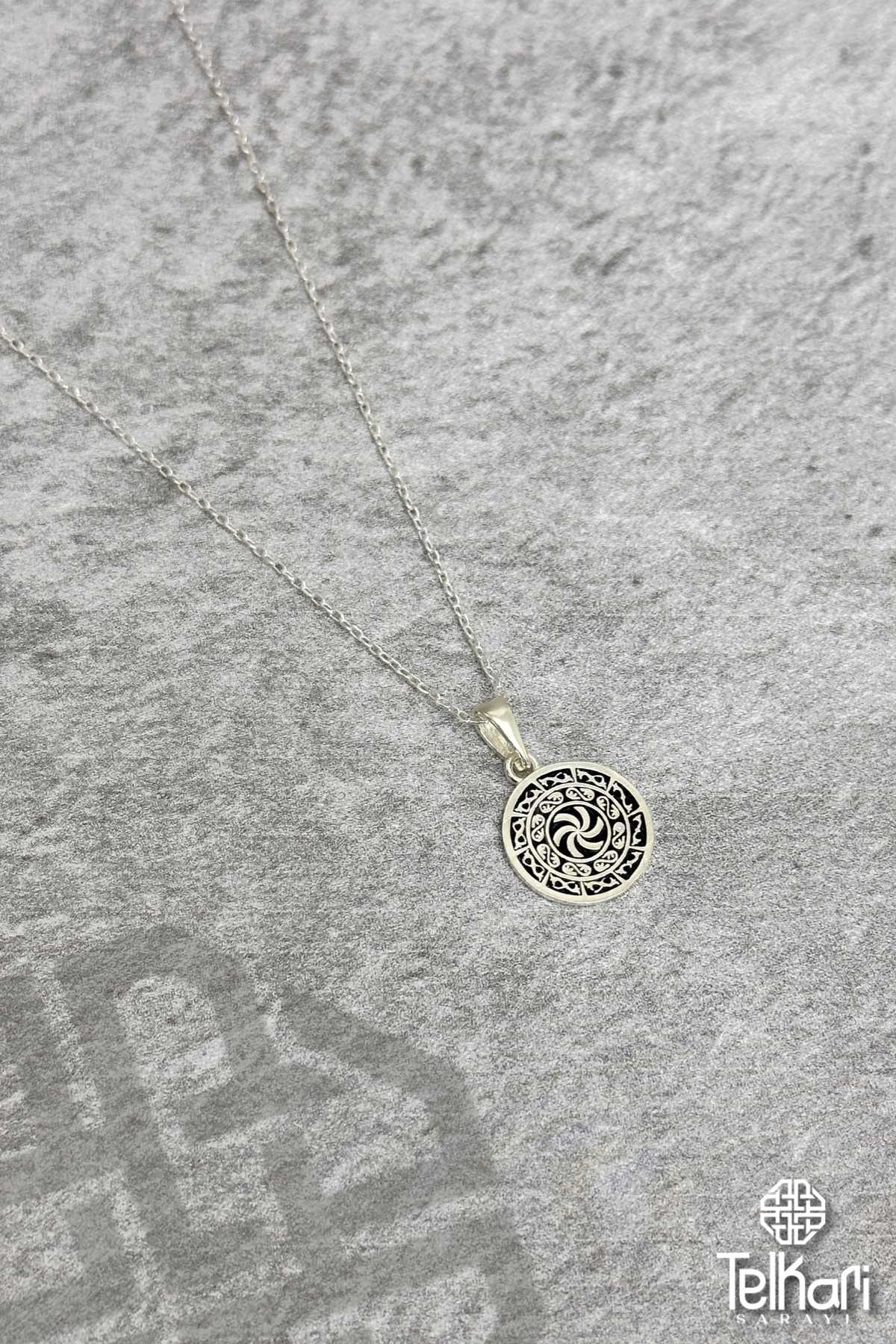 Rüzgargülü Motifli Mine İşlemeli Midyat Hasırı Gümüş Kolye