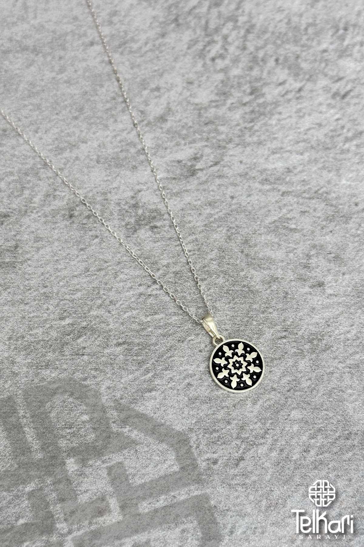 Motifli Mine İşlemeli Midyat Hasırı Gümüş Kolye