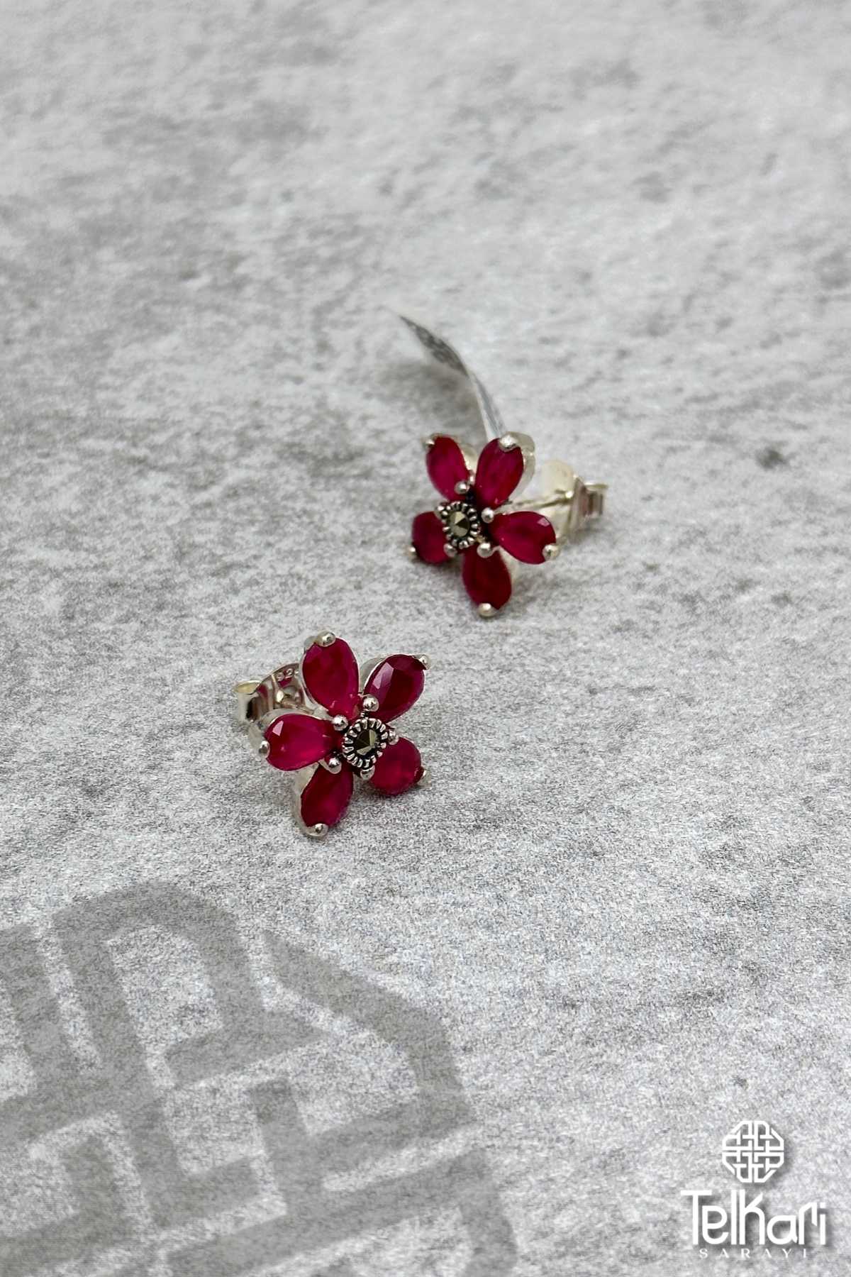 Akik Taşlı Çiçek Model Gümüş Markazit Küpe