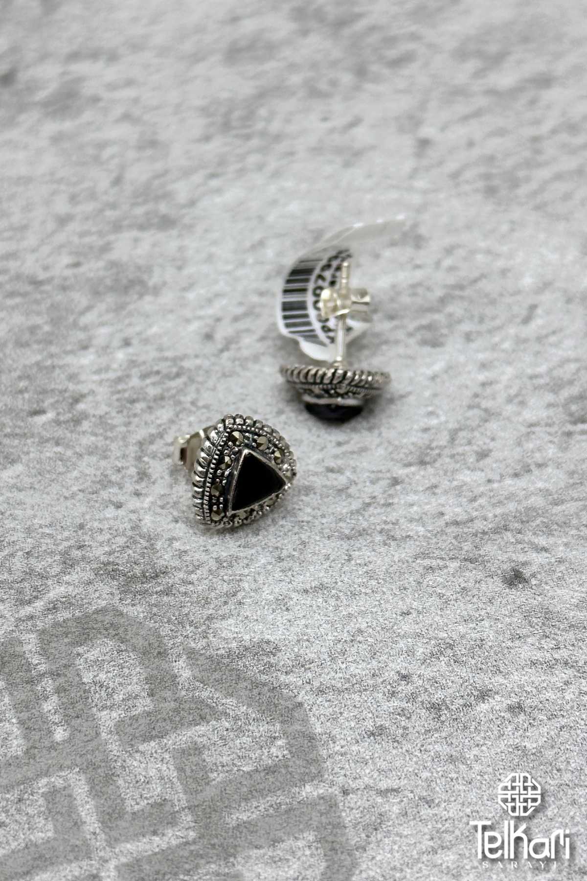 Onix Taşlı Üçgen Model Gümüş Markazit Küpe