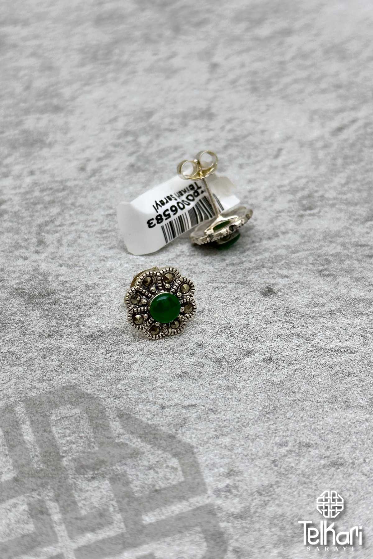 Yeşim Taşlı Çiçek Model Gümüş Markazit Küpe