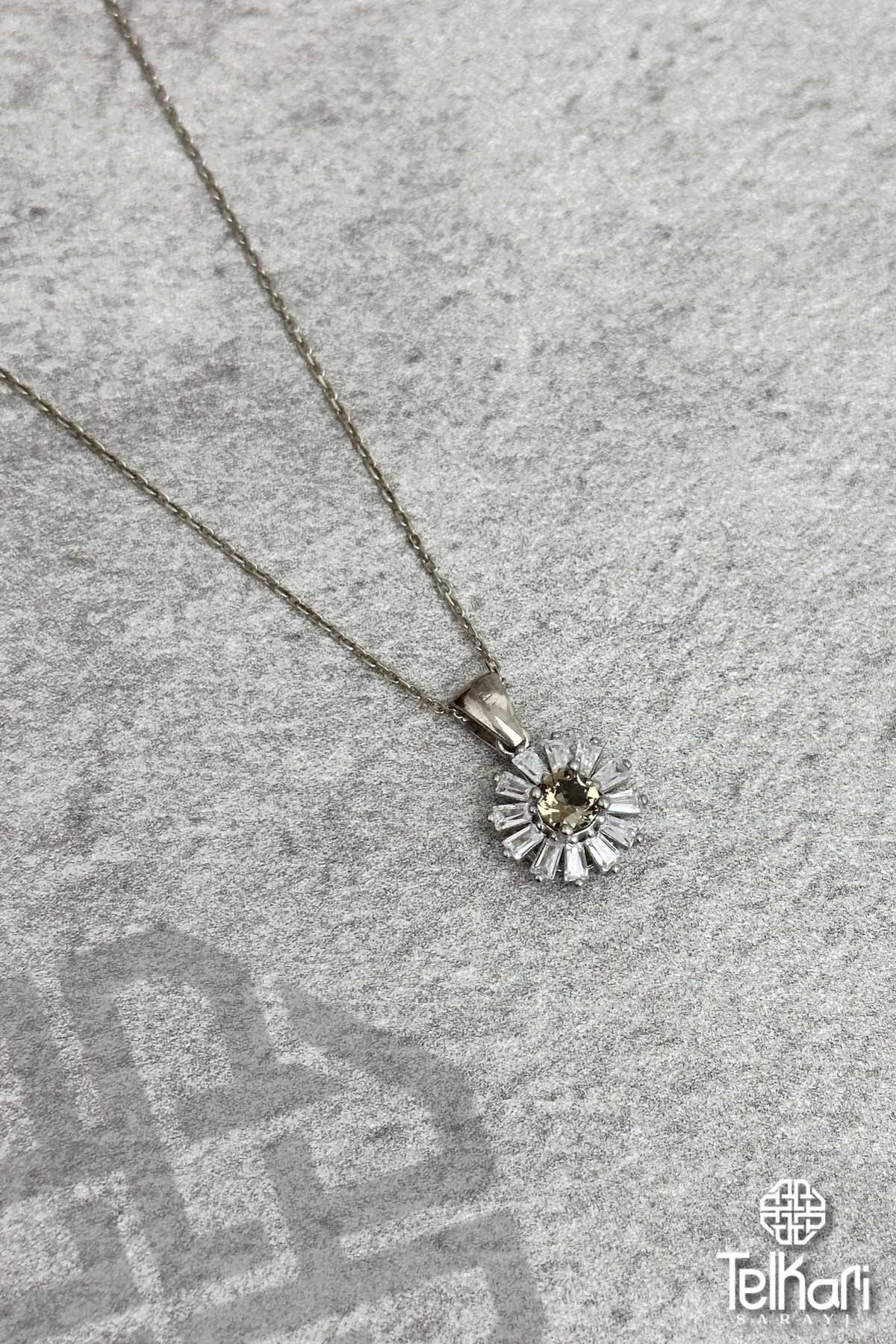 Çiçek Model Renk Değiştiren Sultan Taşı Gümüş Kolye