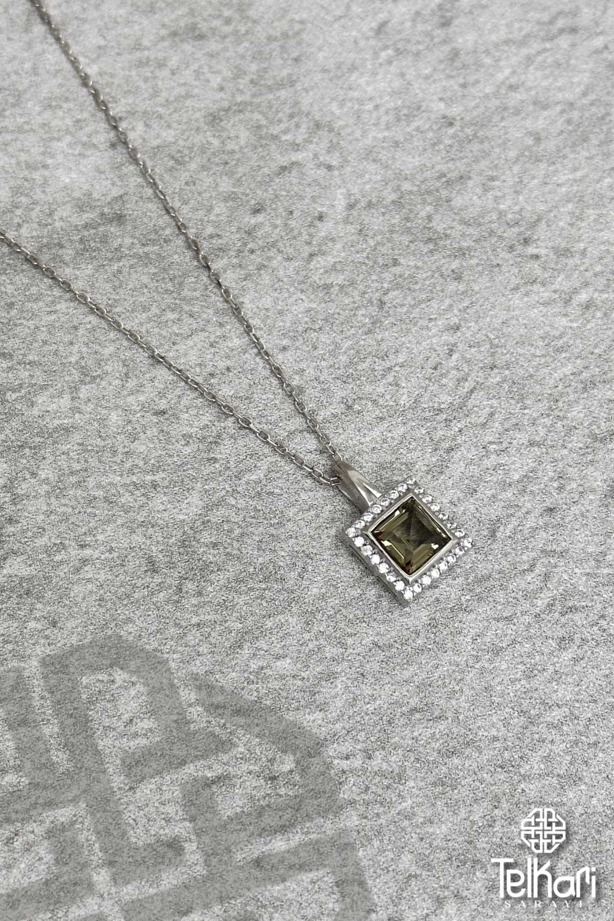 Kare Model Renk Değiştiren Sultan Taşı Gümüş Kolye