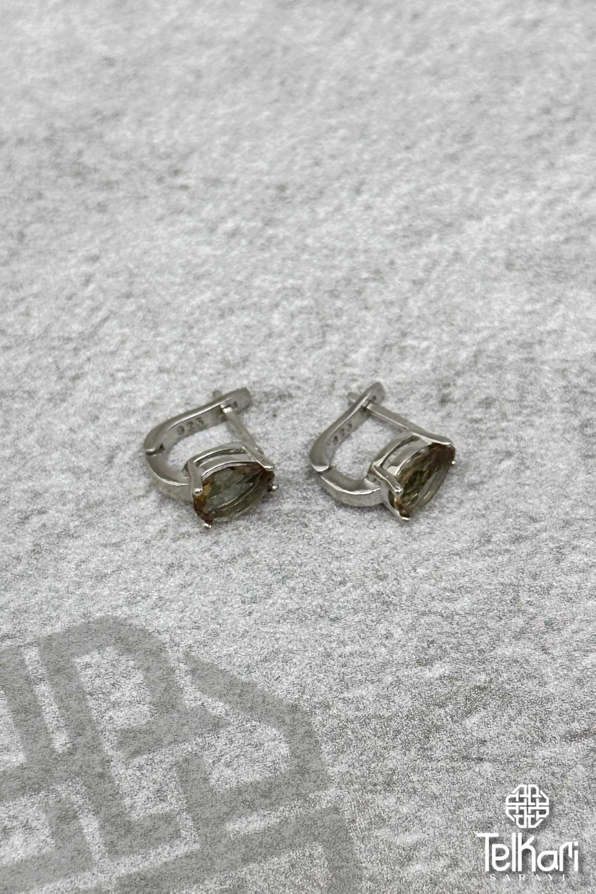 Küçük Boyda Damla Model Renk Değiştiren Sultan Taşlı Gümüş Küpe