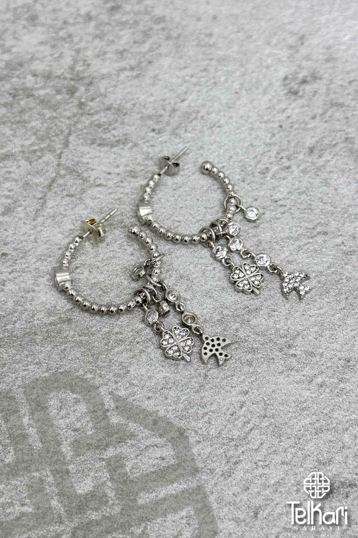 Sallantılı Balık Yonca Detaylı Halka Gümüş Küpe